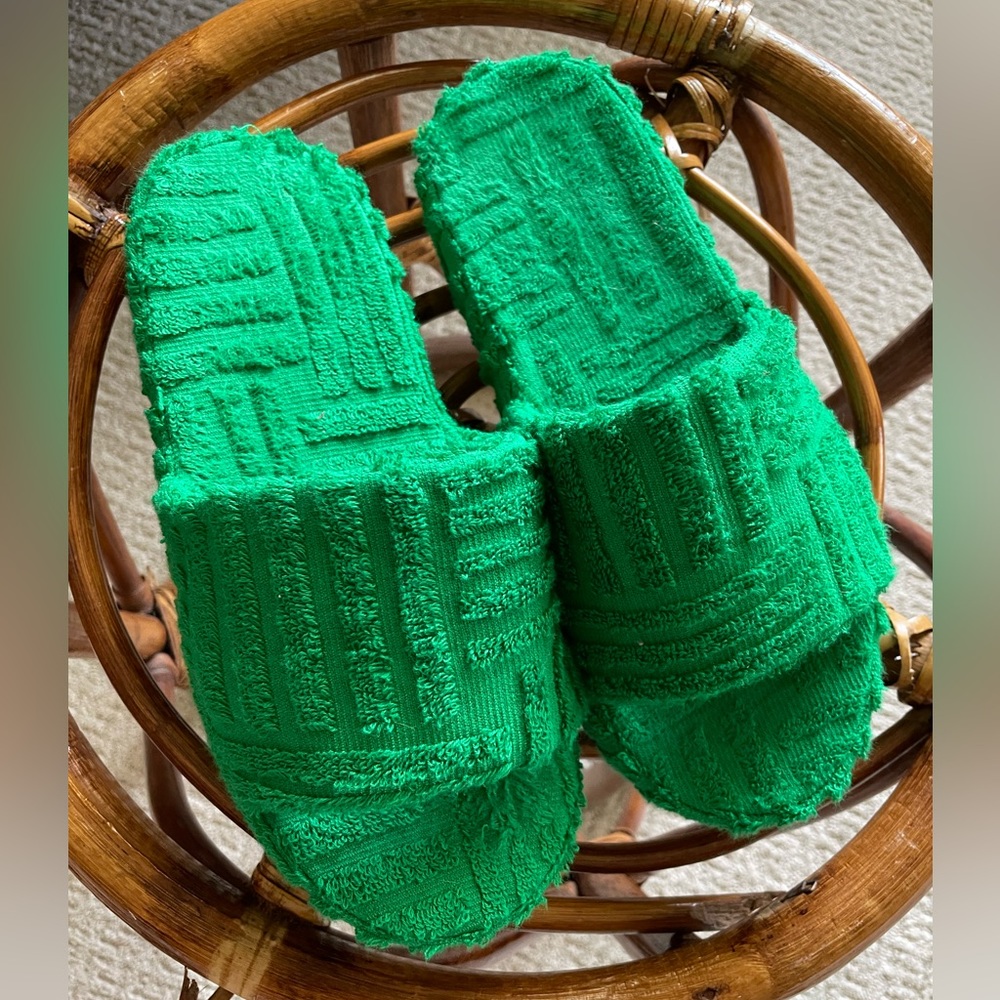 Green terry cloth slides size 6